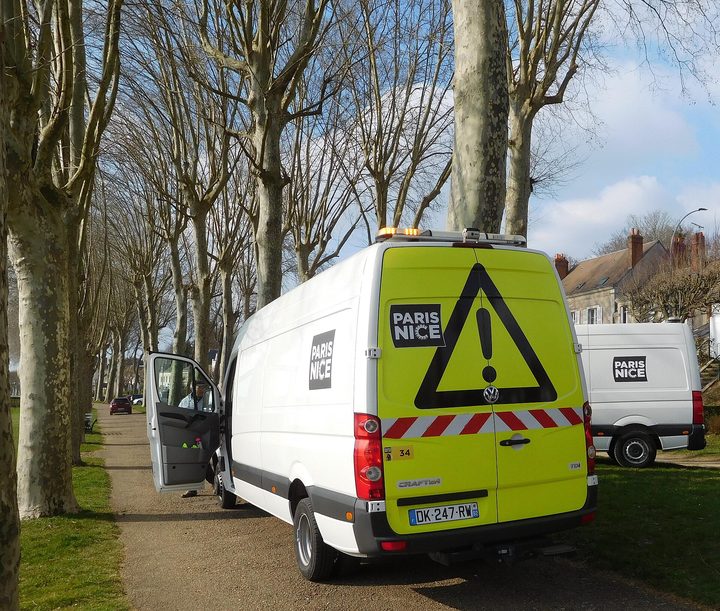 Véhicule utilitaire en covering publicitaire intégral